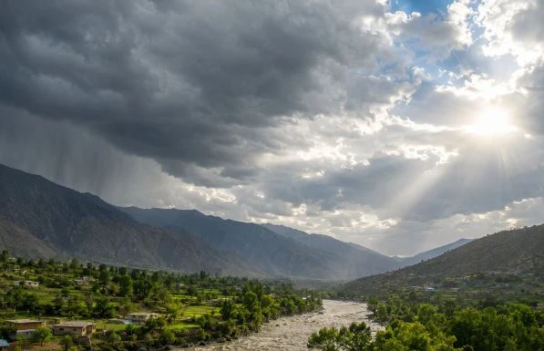 خیبرپختونخوا کے کئی اضلاع میں بارش کی پیشگوئی، درجہ حرارت 39 ڈگری تک پہنچ گیا