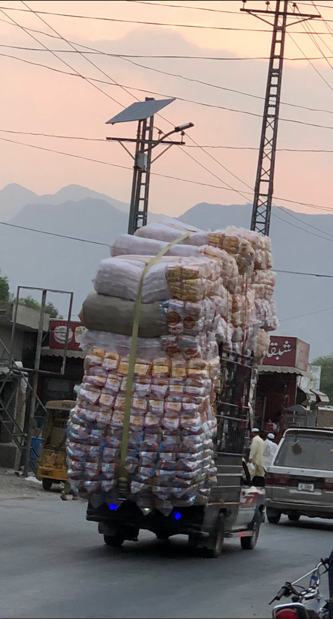 ضلع مہمند ۔علاقے میں غیر معیاری چپس، پاپڑ  کا دھندا عروج پر