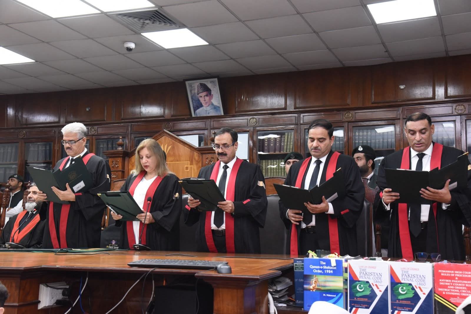 پشاور ہائیکورٹ کے چار مستقل ہونے والے ججز نے حلف اٹھا لیا