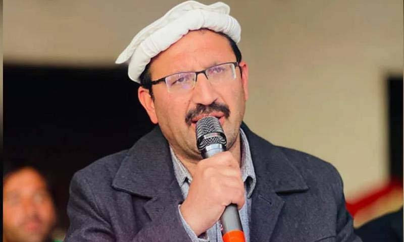 رانا ثناء اللہ حکومت کا حصہ ہیں اور مجبوری میں بات کرتے ہیں،ان کے پاس کسی سے ملاقات کروانے یا روکنے کا اختیار نہیں۔  جنید اکبر 