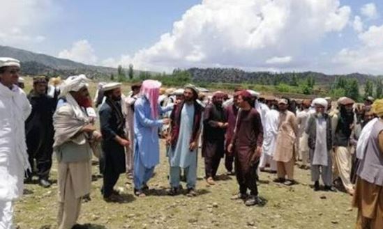 وزیرستان میں زمین کا تنازع شدت اختیار کرگیا، 2 قبائل میں شدید فائرنگ، سینکڑوں افراد مورچہ زن