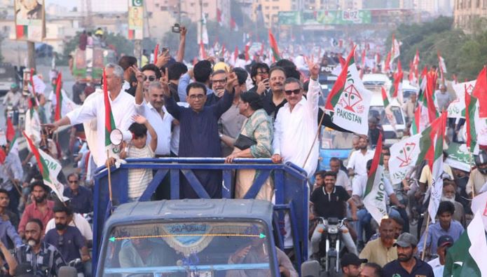 ایم کیو ایم کا کراچی سے اسلام آباد تک مارچ؟ خالد مقبول صدیقی کا بڑا اعلان نئے صوبوں کا مطالبہ زور پکڑ گیا