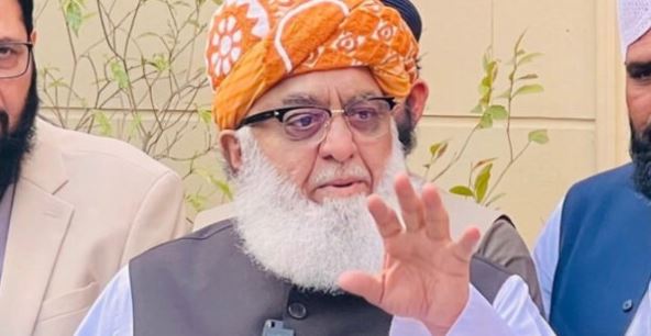 اسلام آباد کنٹینروں سے بھر گیا، احتجاج کا حق بھی نہیں دیا جا رہا: مولانا فضل الرحمان