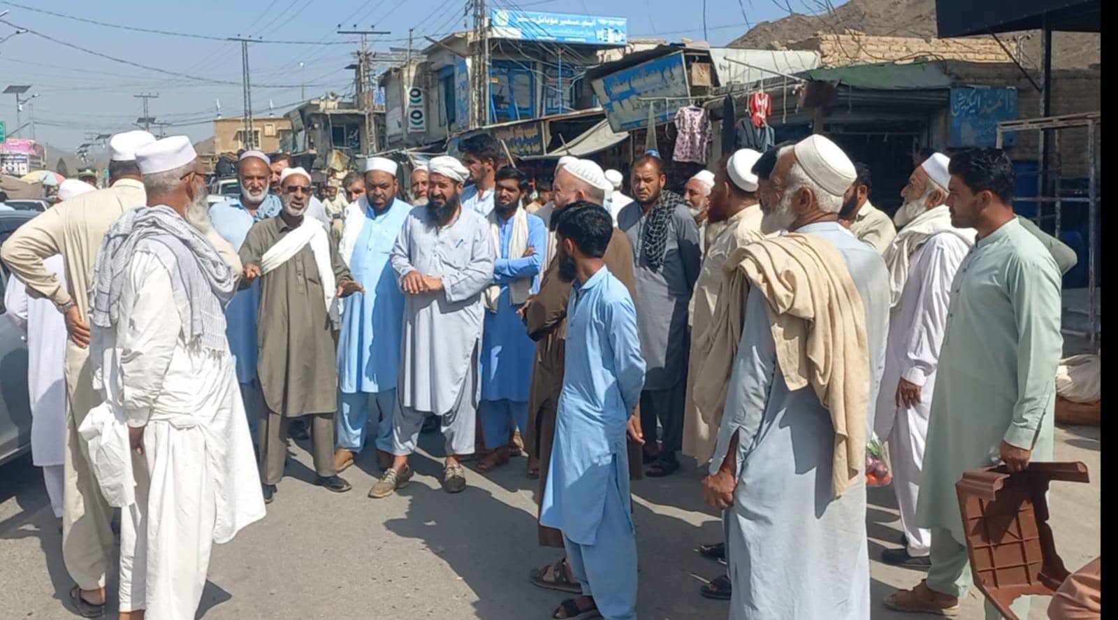 ضلع مہمند: میاں منڈی بازار میں عوامی مسائل کے حل کے لیے احتجاجی مظاہرہ