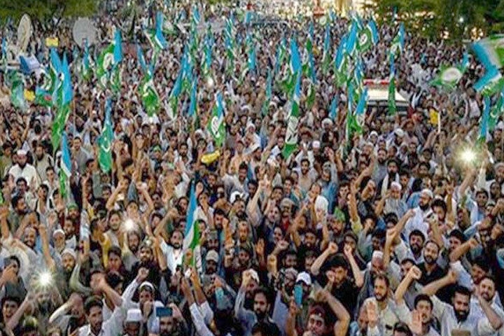 گورنر ہاؤس کے باہر 35 روزہ احتجاج ختم کرنے کے بعد جماعت اسلامی کے 'سپر لانگ مارچ' کا آج سے آغاز۔