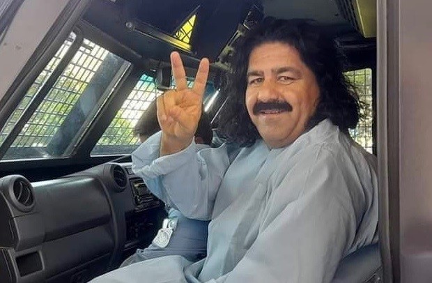 دادو: سندھ کی مقامی عدالت نے سابق رکنِ قومی اسمبلی علی وزیر کو باعزت بری کر دیا۔