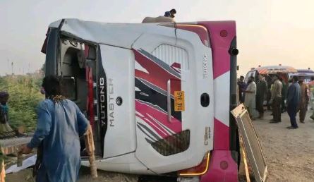 راجن پور میں تیز رفتار مسافر بس کو حادثہ، 10 افراد جاں بحق