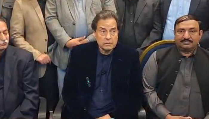 مولانا فضل الرحمن ہمارے لیے باپ کی حیثیت رکھتے ہیں۔کیپٹن (ر) محمد صفدر
