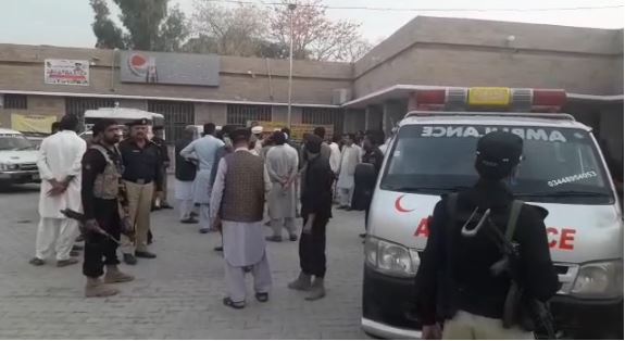 ڈیرہ اسماعیل خان میں  مسلح افراد کی فائرنگ سے ٹریفک پولیس کانسٹیبل شہید، دو اہلکار شدید زخمی